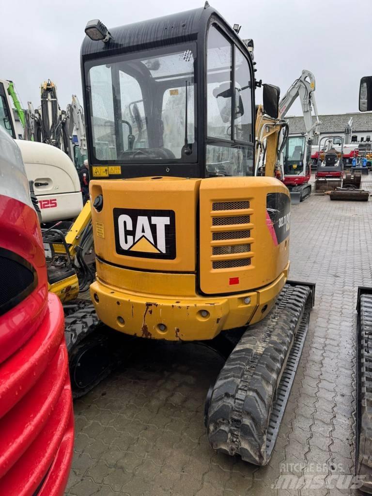 CAT 302.7 D Мини екскаватори < 7 т