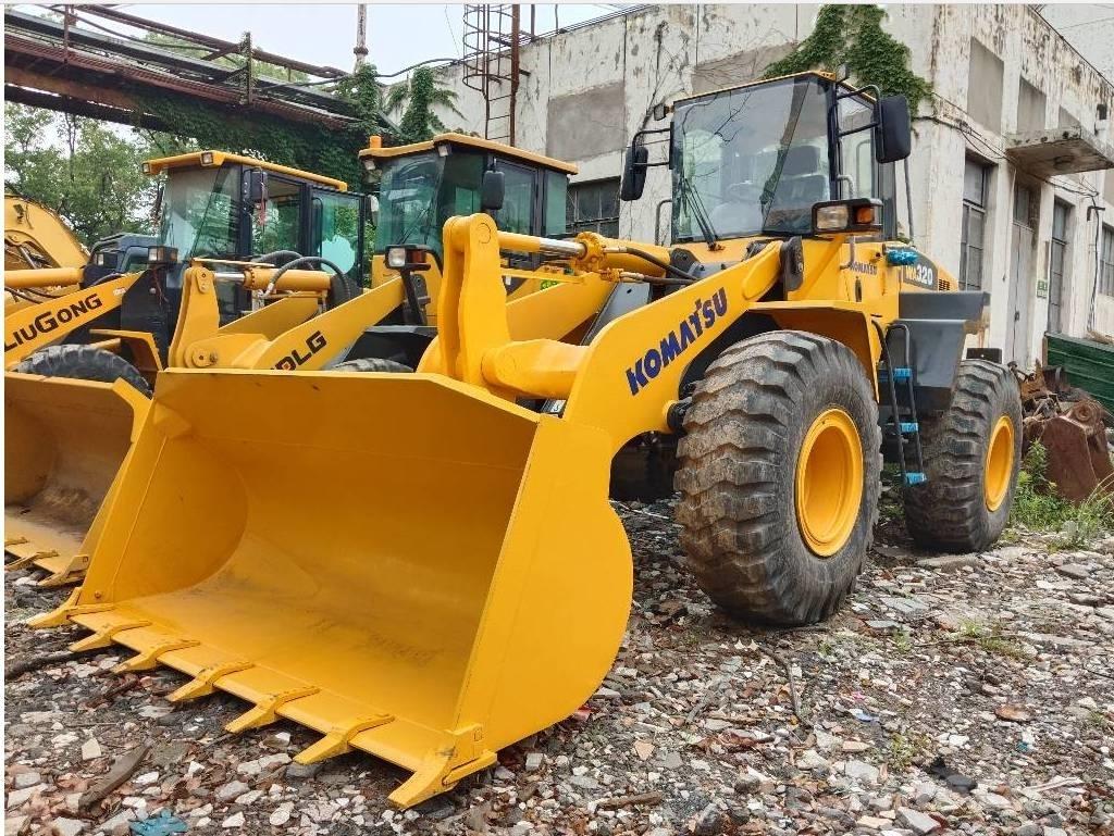 Komatsu WA 320-5 Колесни товарачи