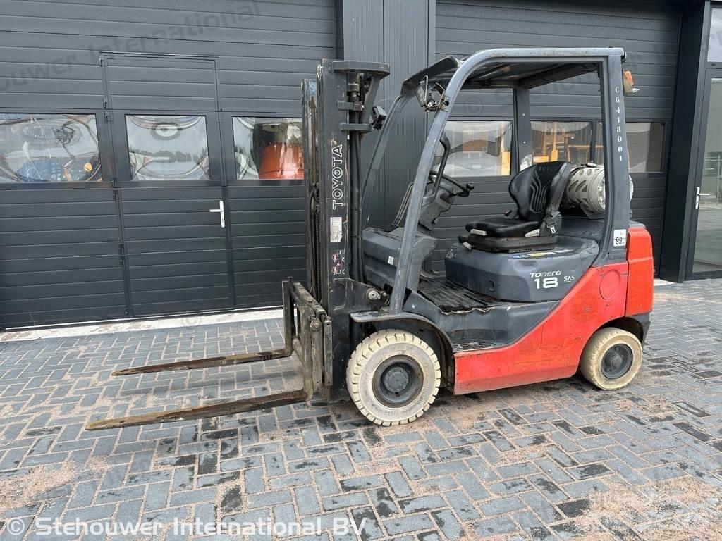 Toyota 02-8FGF18 Камиони с АГУ