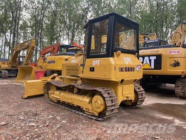 CAT D5G Верижни булдозери
