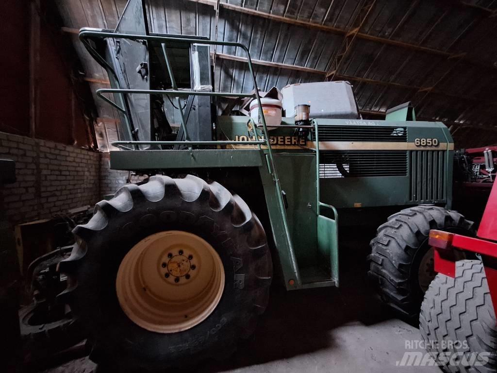 John Deere 6850 Самоходни фуражири