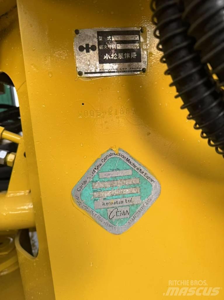 Komatsu WA100-1 Колесни товарачи