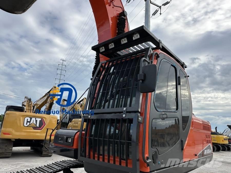 Doosan DX 225 LCA Верижен екскаватор