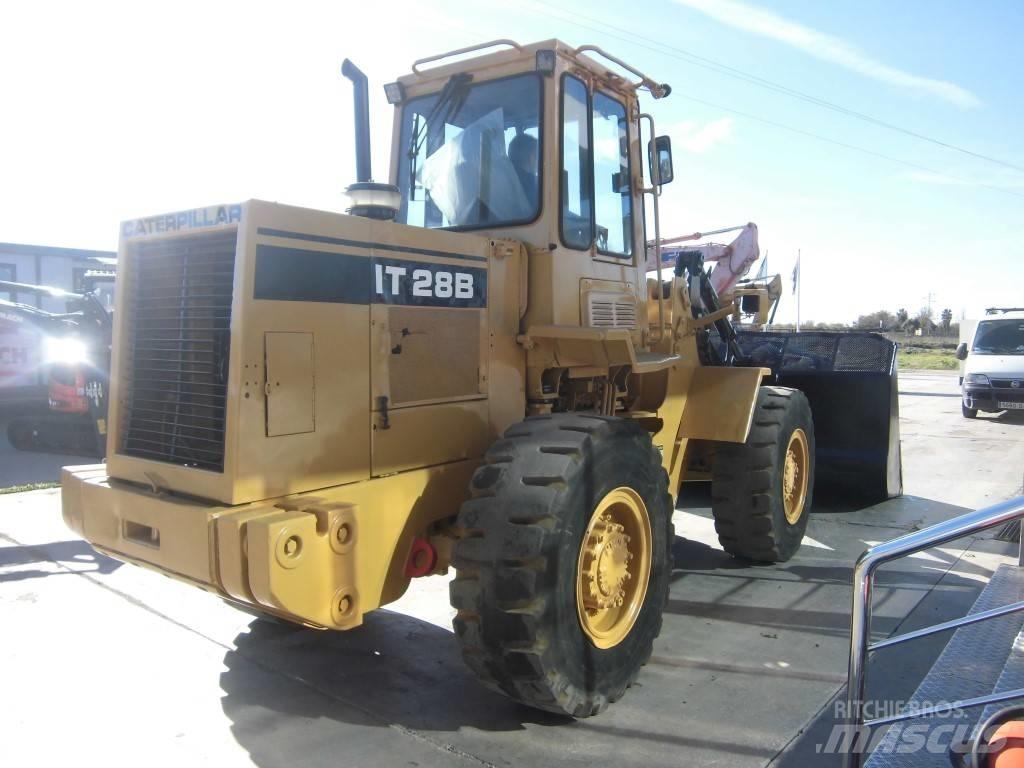 CAT IT 28 Колесни товарачи