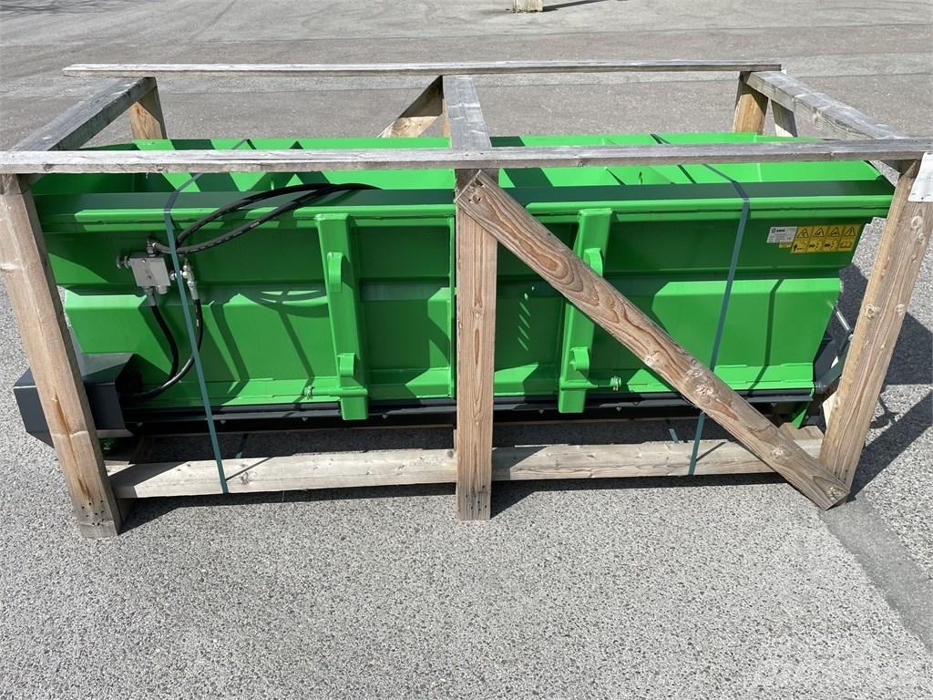 Sami SL-2300 3P/SMS Разстилачки на пясък и сол