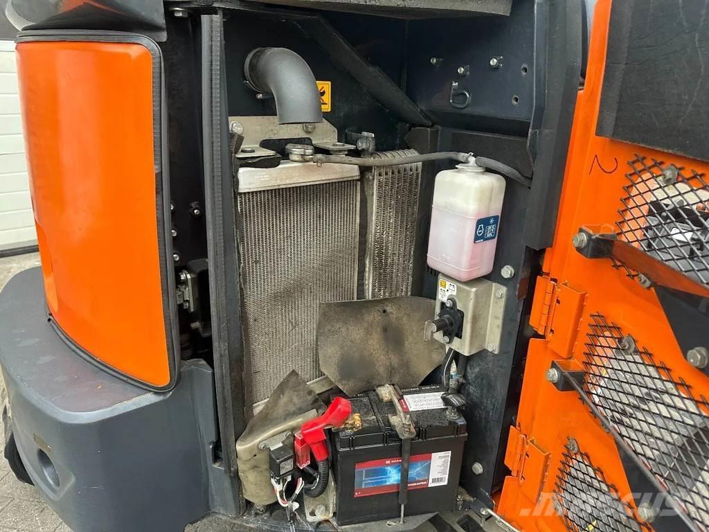 Hitachi ZX26U-6CR Мини екскаватори < 7 т