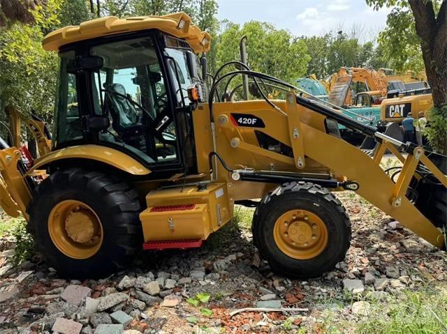 CAT 420 F Товарач със заден ексватор