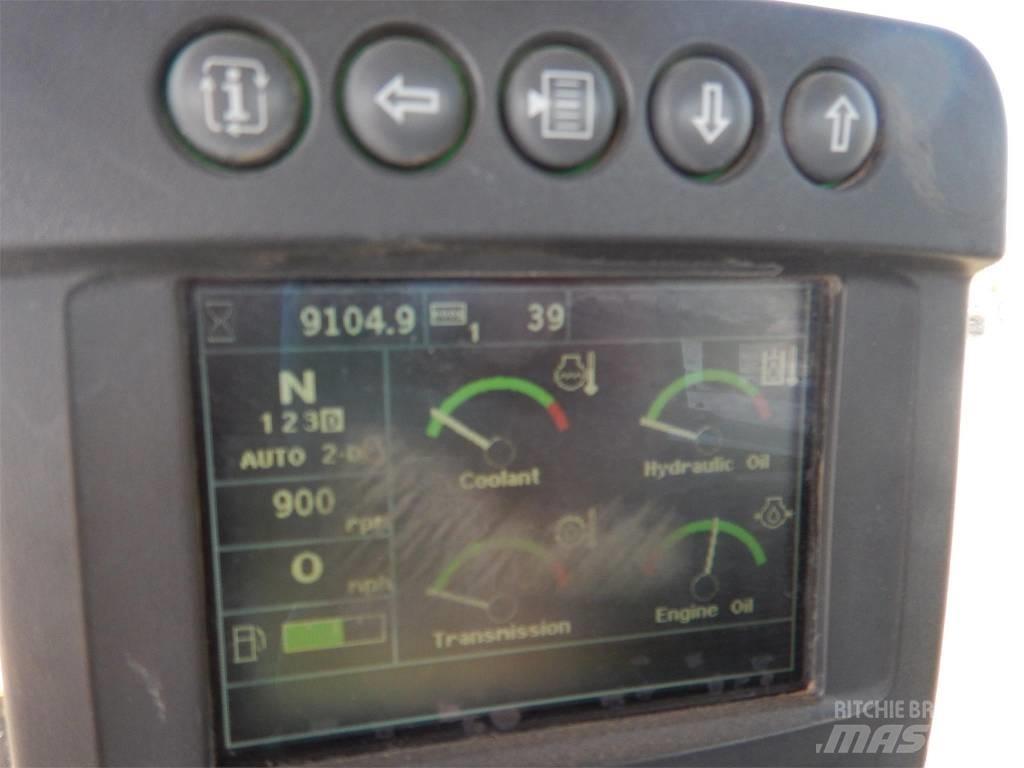 John Deere 524K Колесни товарачи