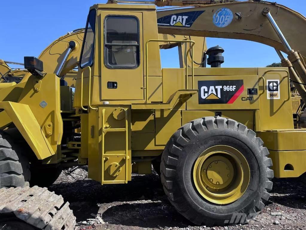 CAT 966F Колесни товарачи