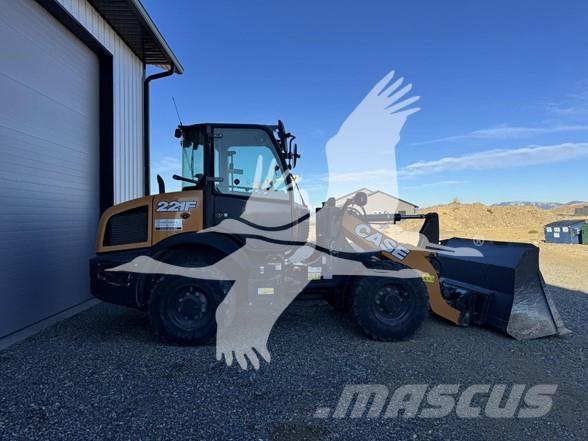 CASE 221F Колесни товарачи