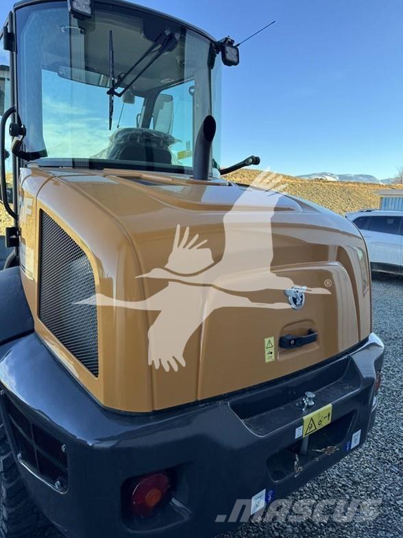 CASE 221F Колесни товарачи