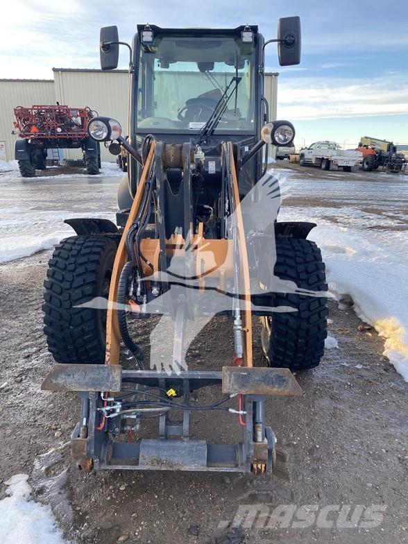 CASE 221F Колесни товарачи