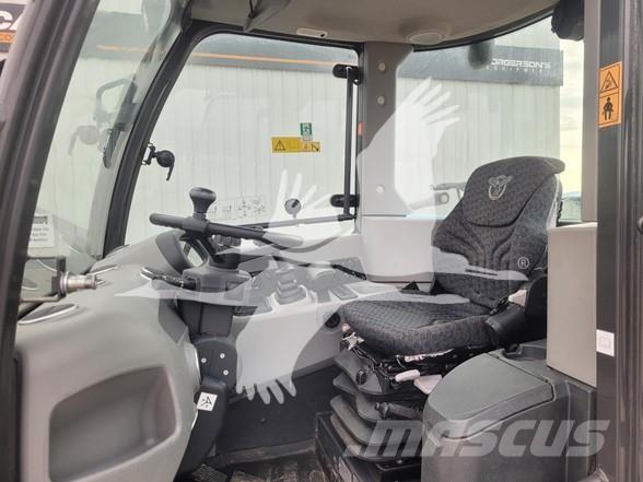 CASE 221F Колесни товарачи