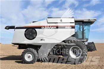 Gleaner R62 Комбайни