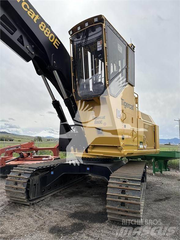 Tigercat 880E Товарачи с наклонена стрела
