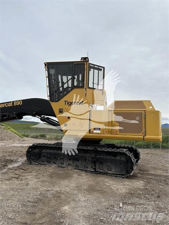 Tigercat 890 Товарачи с наклонена стрела
