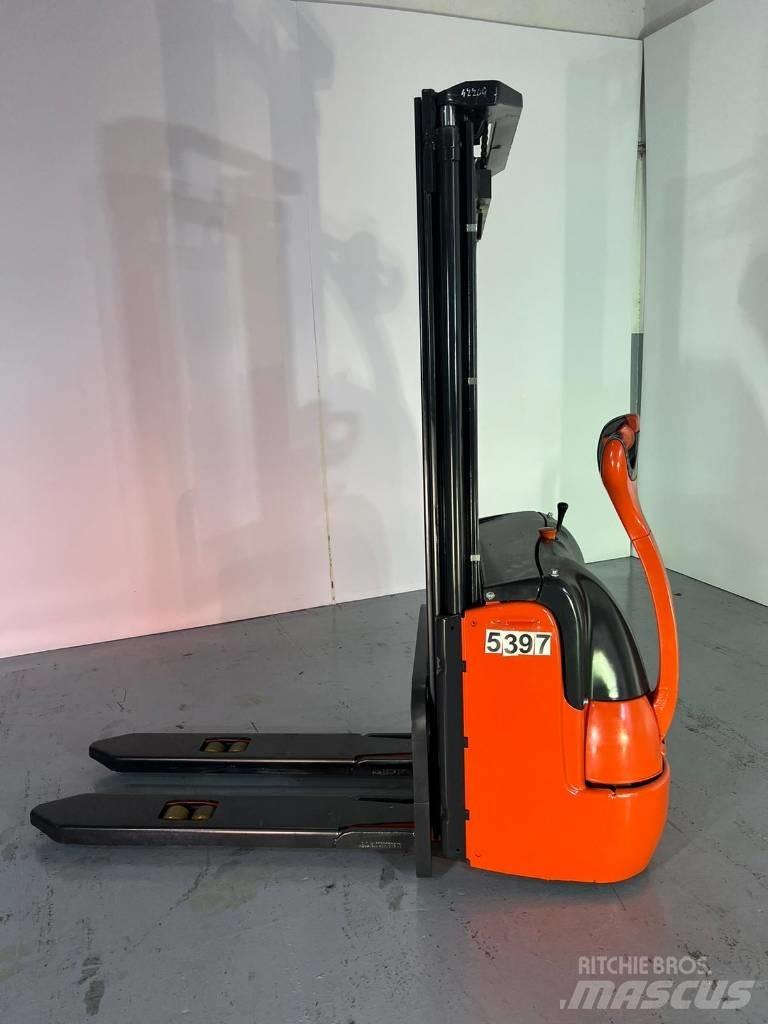 Linde L10 Колички високоповдигачи с теглич