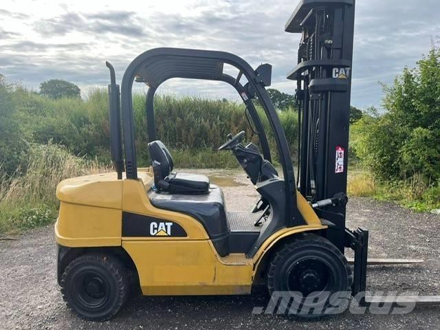 CAT DP 30 N Дизелови камиони