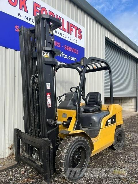 CAT DP 30 N Дизелови камиони