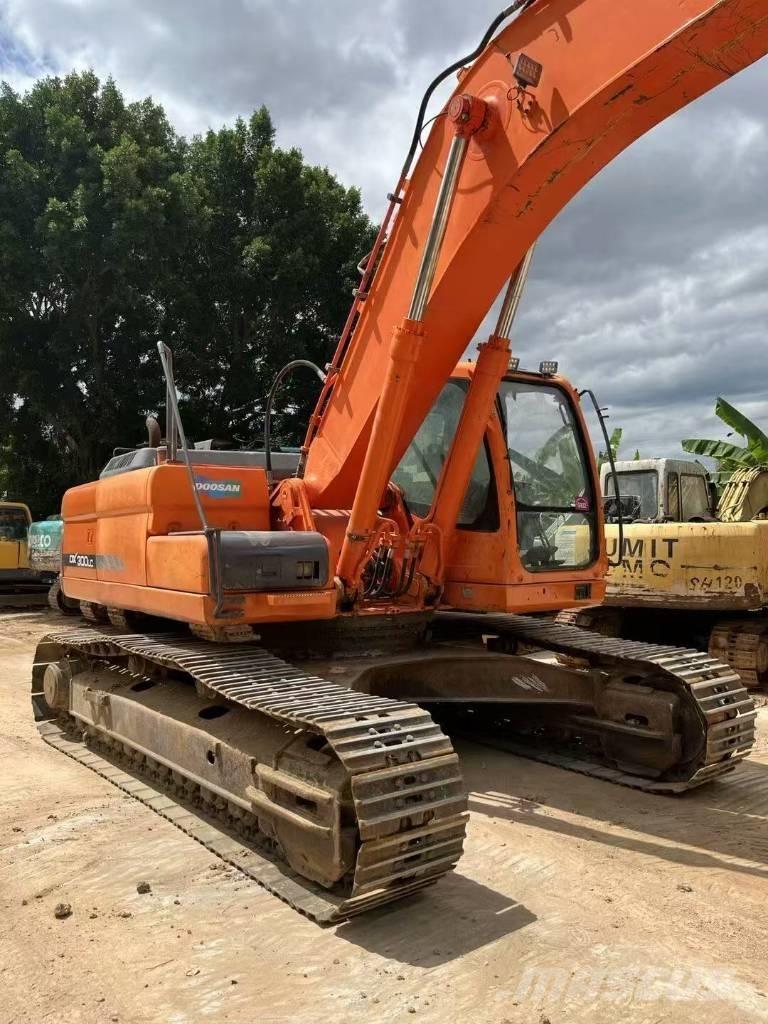 Doosan DX300LC Екскаватори с дълго рамо