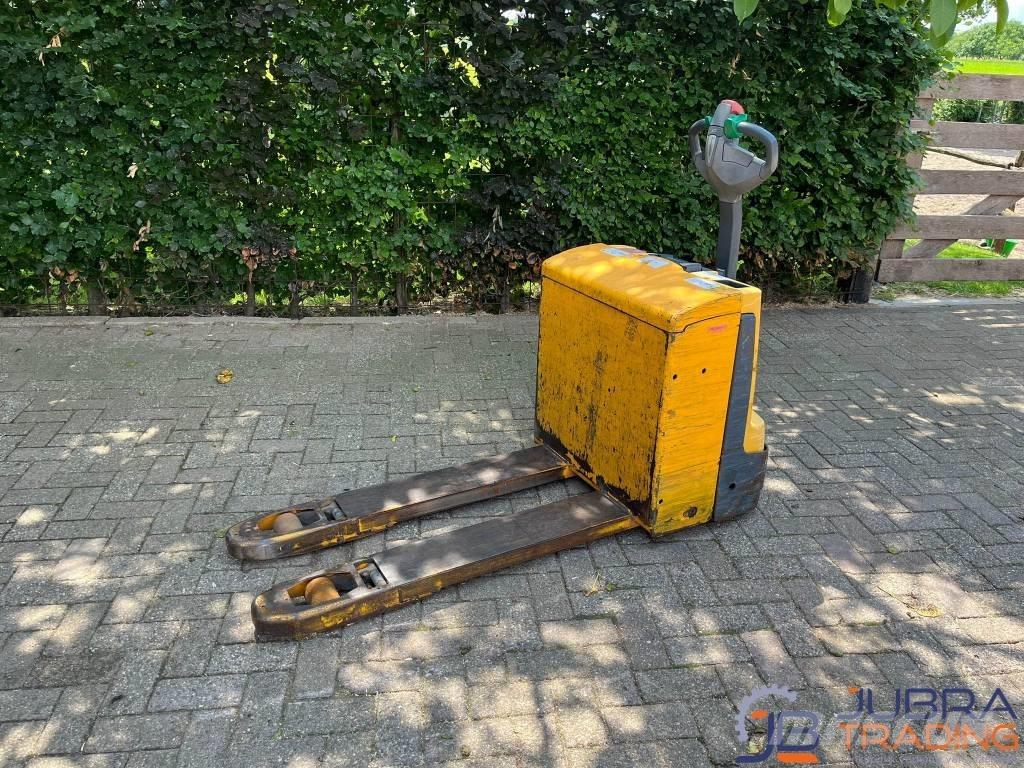 Jungheinrich EJE 118 Колички високоповдигачи с теглич