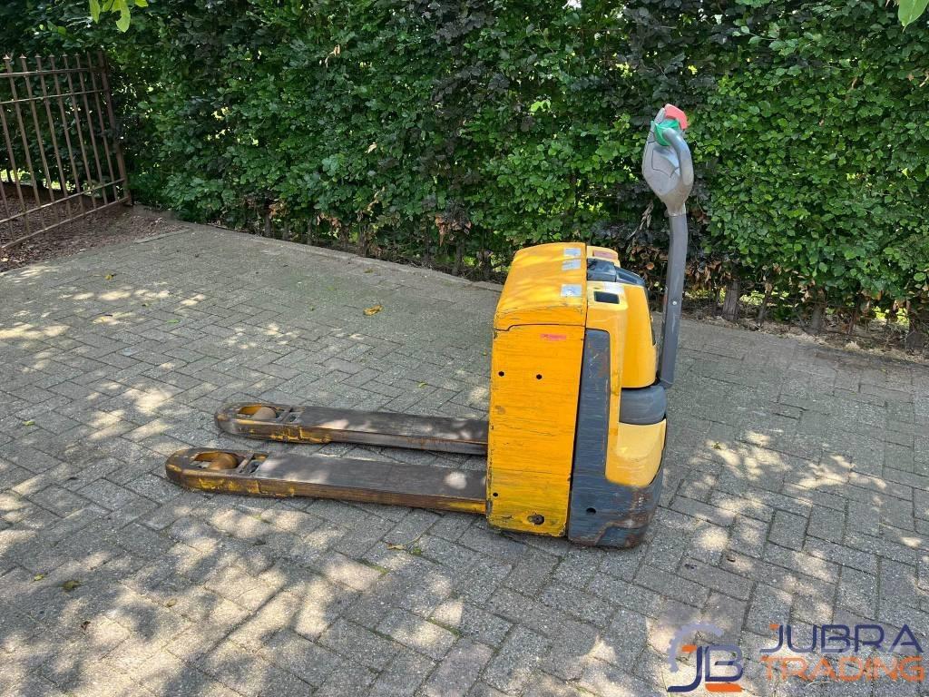 Jungheinrich EJE 118 Колички високоповдигачи с теглич