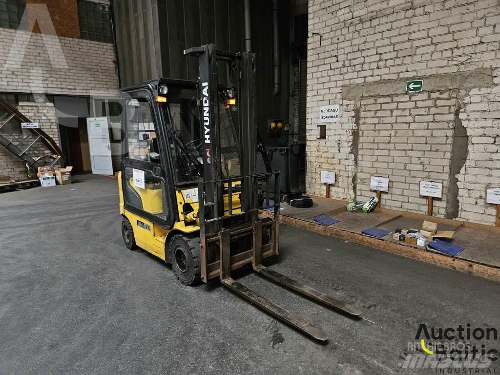 Hyundai 18D-7E Дизелови камиони