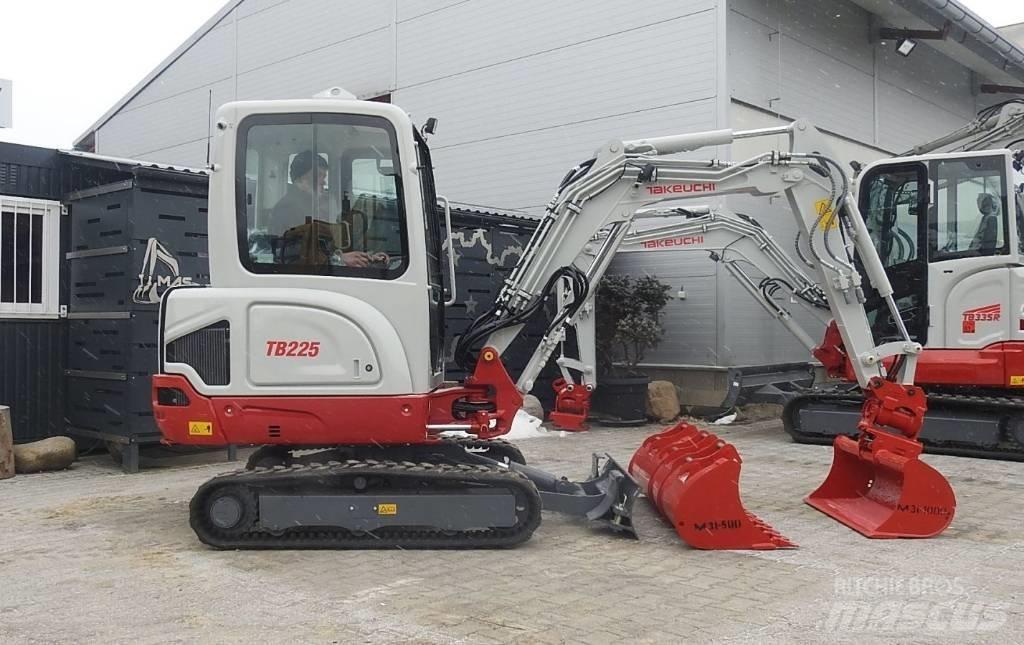 Takeuchi TB225 Мини екскаватори < 7 т