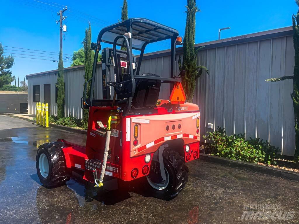Moffett M55 Моторизирани високоповдигачи с открити платформи