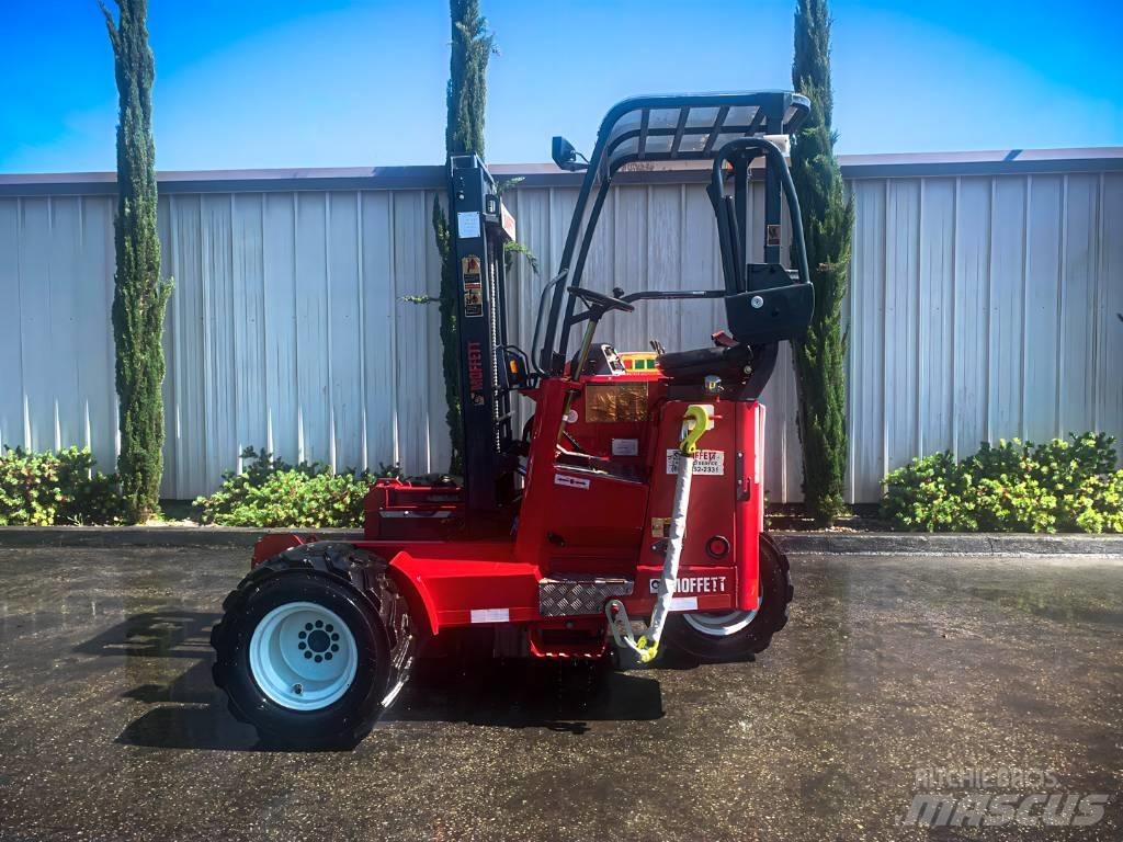 Moffett M55 Моторизирани високоповдигачи с открити платформи