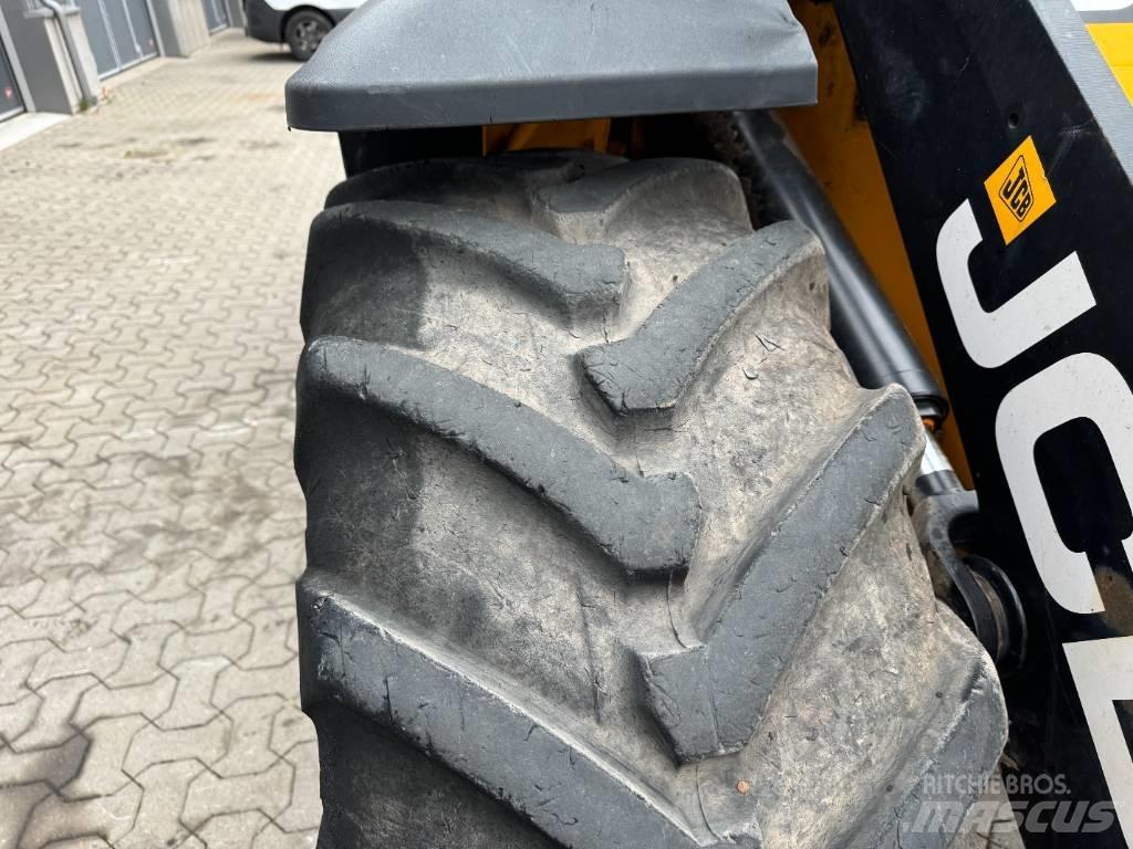 JCB 411 HT Колесни товарачи