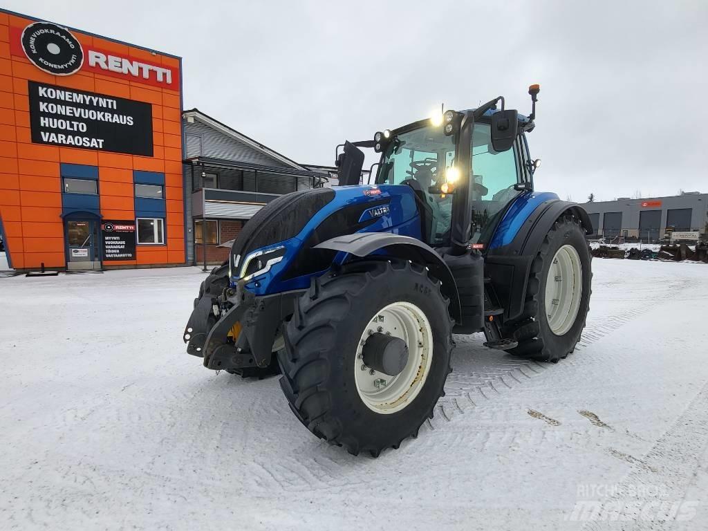 Valtra T 215 Трактори