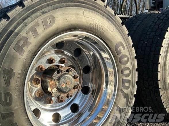 Mack CL733 Влекачи