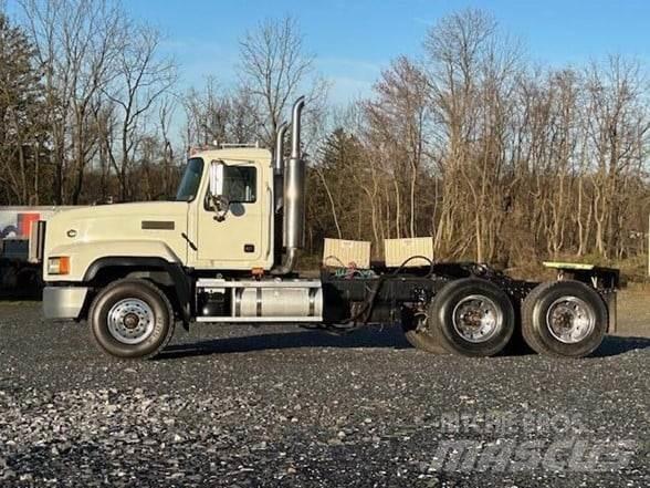 Mack CL733 Влекачи