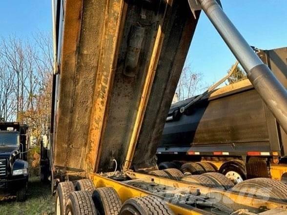 Mack GRANITE GU713 Самосвал