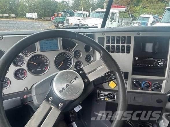 Mack GRANITE GU713 Самосвал