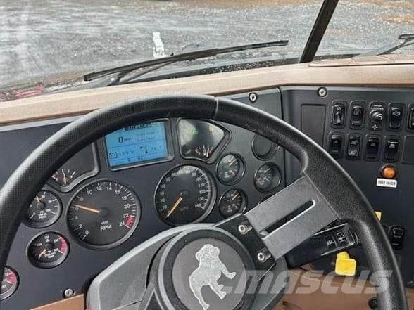 Mack GRANITE GU713 Самосвал