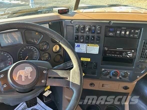 Mack GRANITE GU713 Самосвал