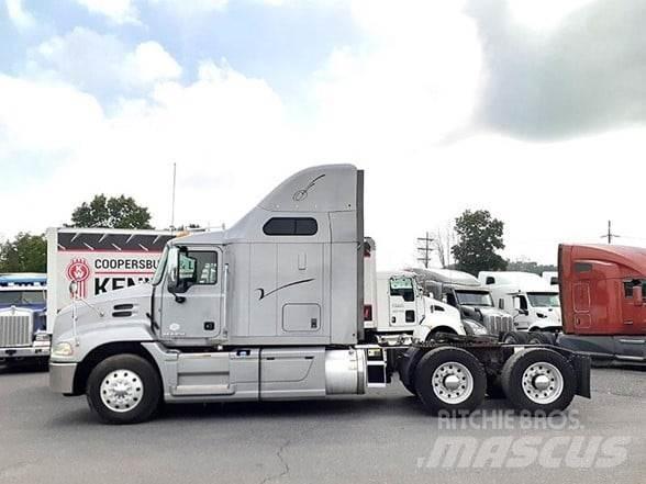 Mack PINNACLE CXU613 Влекачи