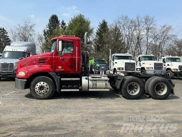 Mack PINNACLE CXU613 Влекачи