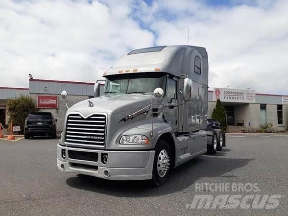 Mack PINNACLE CXU613 Влекачи