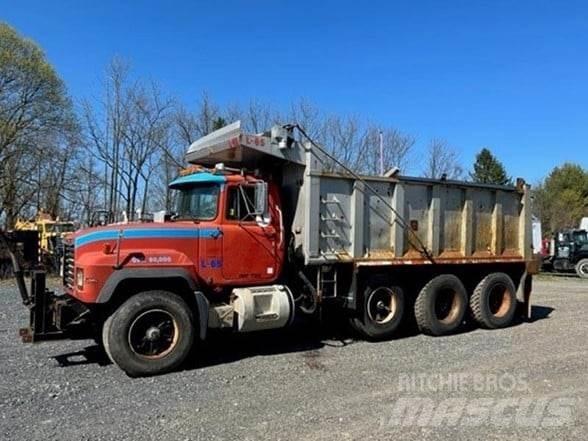 Mack RD688S Самосвал