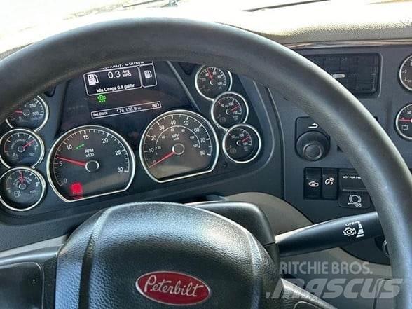 Peterbilt 567 Самосвал