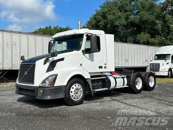 Volvo VNL64T300 Влекачи