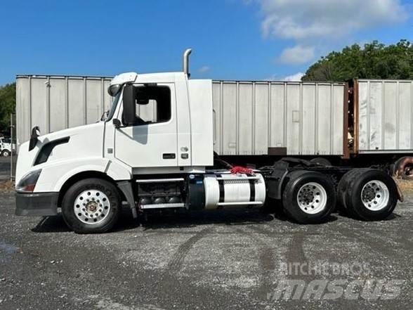 Volvo VNL64T300 Влекачи