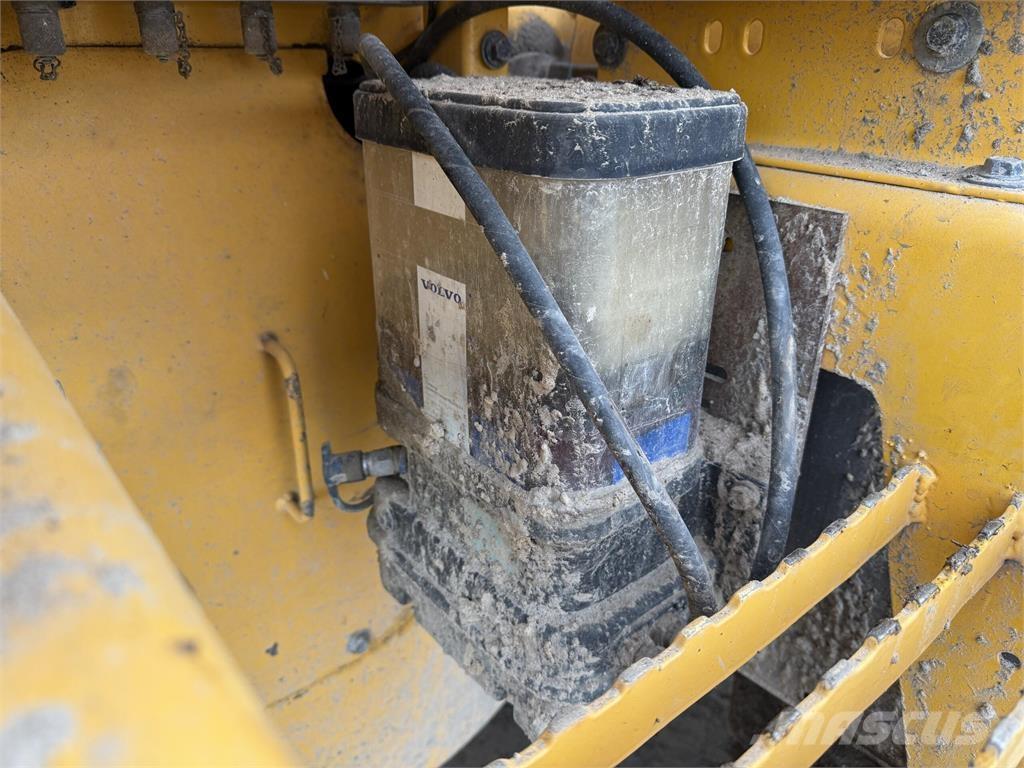 Volvo L120F Колесни товарачи