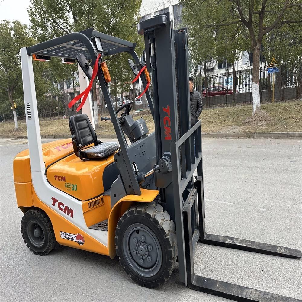 TCM FD30ZT Дизелови камиони