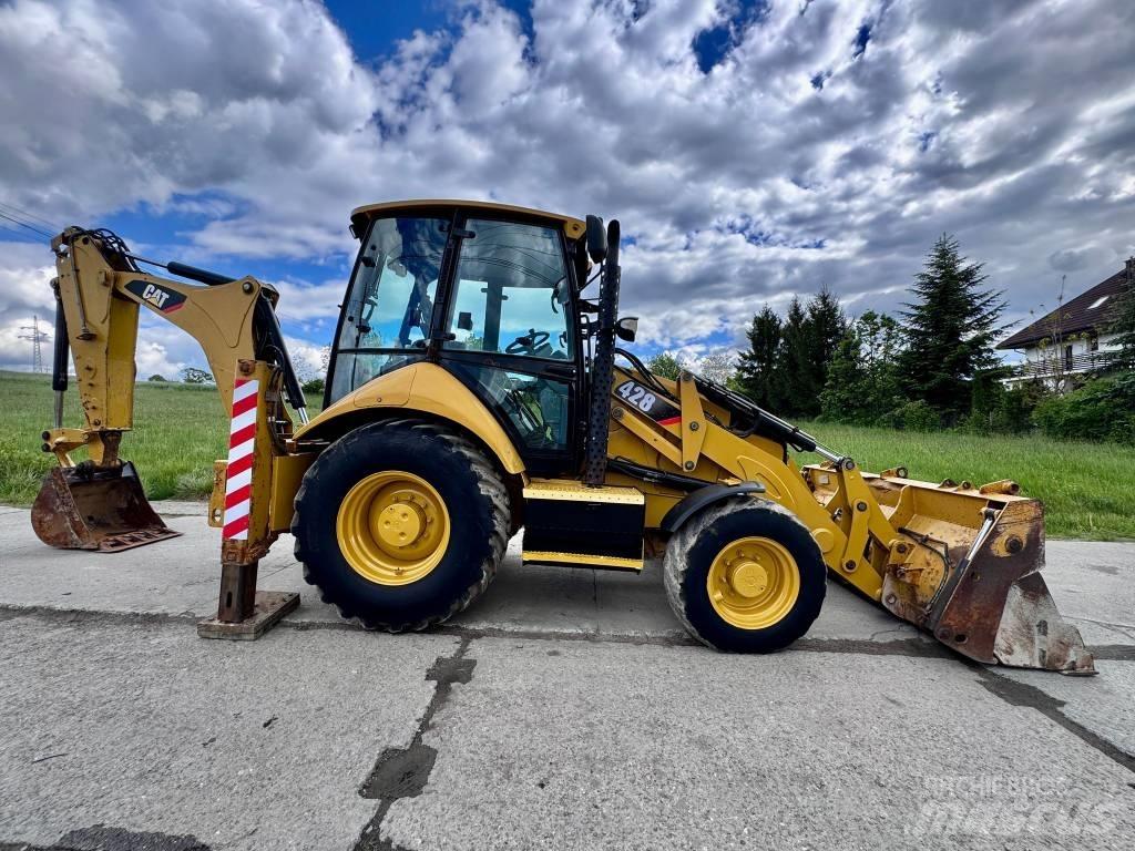 CAT 428 F Товарач със заден ексватор