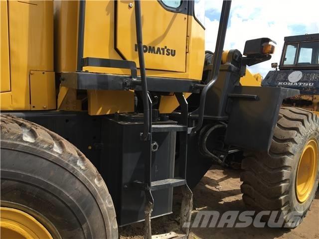 Komatsu WA380 Колесни товарачи