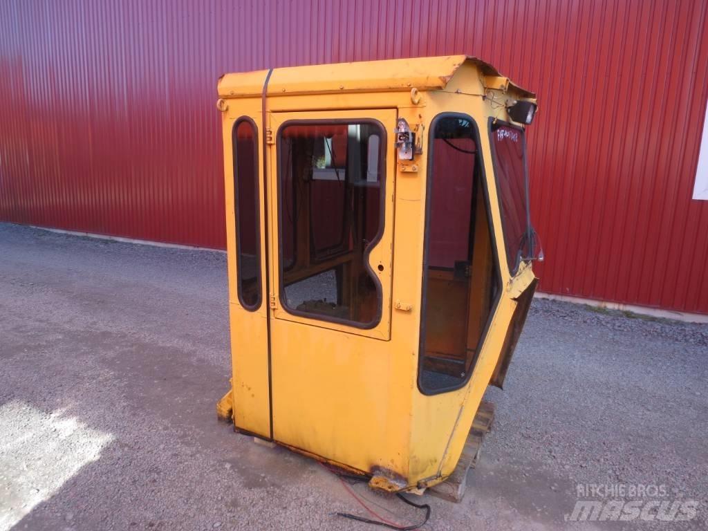 Fiat-Allis 345B Кабина